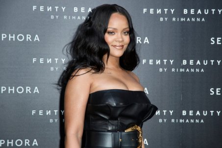 Rihanna fière de son corps post-partum, elle fait une déclaration d’amour à ses fesses