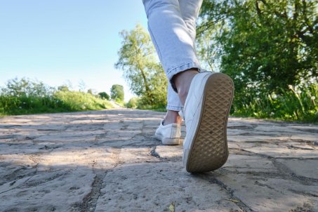 Marche à pied : quelle distance parcourir quotidiennement pour perdre du poids ?