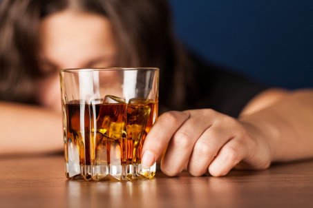 8 signes qui montrent une dépendance à l’alcool