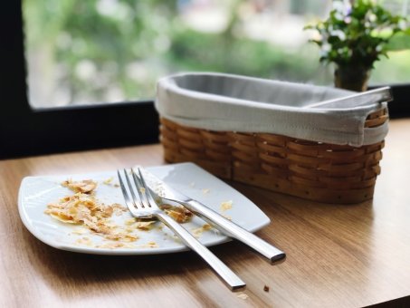 6 erreurs à éviter après un repas