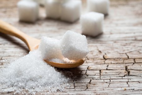 Pourquoi le sucre roux est-il meilleur que le sucre blanc ? Un éclairage sur le choix sucré