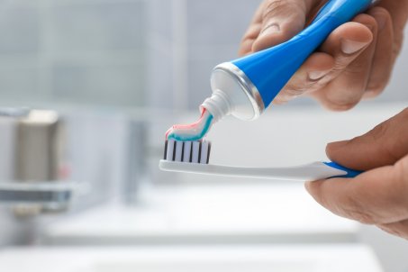 Comment bien choisir son dentifrice ? Un guide pour un sourire éclatant !