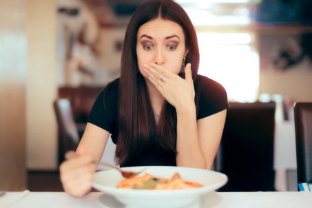 Quels sont les signes et symptômes d’une intoxication alimentaire ?