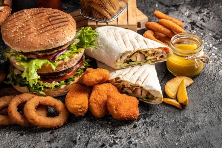 Une nouvelle étude s'en prend à la junk food... et les résultats sont particulièrement inquiétants pour nos ados !
