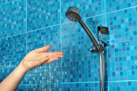 Matin ou soir : quel est le moment idéal pour prendre sa douche ?