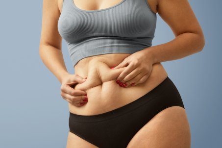 Qu'est-ce que l'hypercorticisme, cette maladie hormonale qui favorise la prise de poids au niveau du ventre ?