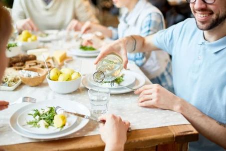 Il ne faut pas boire d’eau pendant les repas : Info ou Intox ?