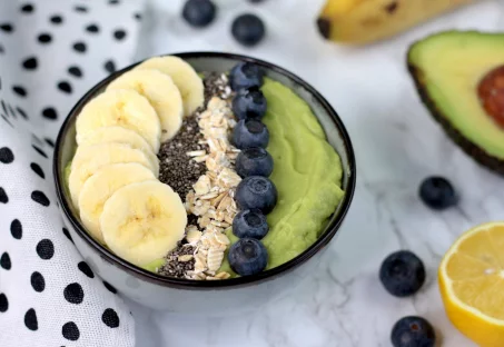 Le bowl avocat, chia et flocons d'avoine