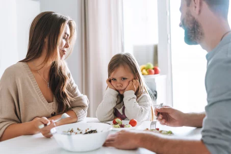 “Mamans amandes”, quel est ce principe éducatif dangereux pour la santé mentale des enfants ?