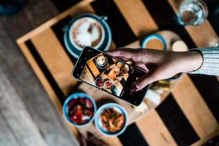 Regarder des photos de nourriture couperait notre appétit selon cette étude