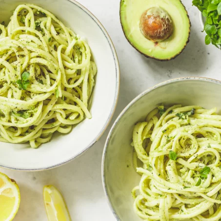 Pâtes à l'avocat : la recette tendance et rapide