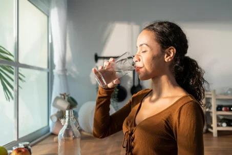 Faut-il boire plus d'eau pour maigrir ? Une perspective diététique