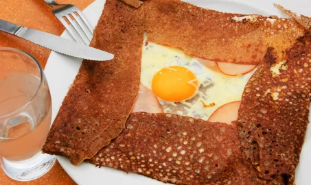 10 idées de crêpes salées à faire chez soi