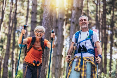 La marche nordique : le sport idéal pour maigrir ? 