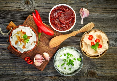 10 recettes de sauces légères pour vos apéros Dips