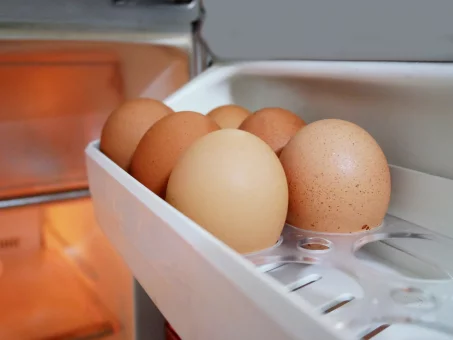 Faut-il conserver ses oeufs crus et ses oeufs durs au frigo ?