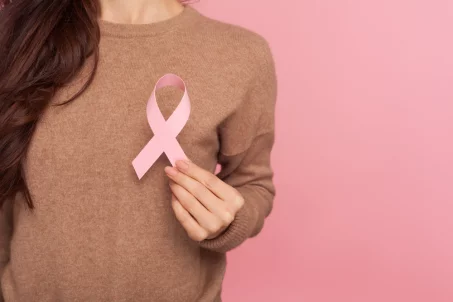 10 signes pouvant révéler un cancer féminin : l'importance de la vigilance