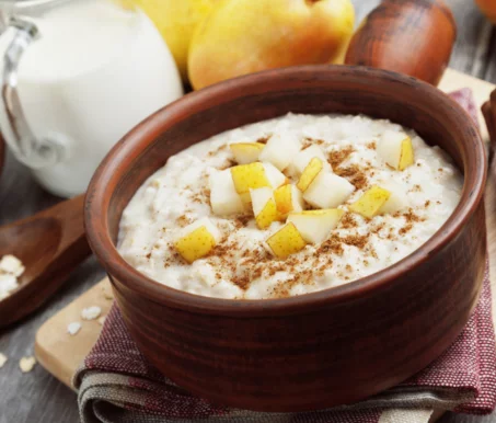 Porridge cannelle, graine de chia et poire