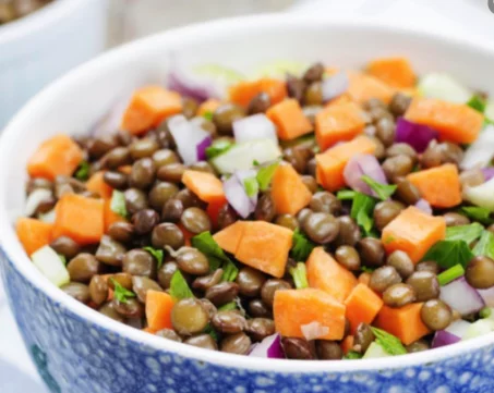 Recette de salade mâche, lentilles, poire et jambon 