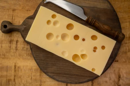 Emmental vs Gruyère : découvrez leurs secrets