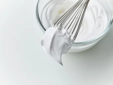 Quelle différence entre crème chantilly et crème fouettée ? Un délice de nuances