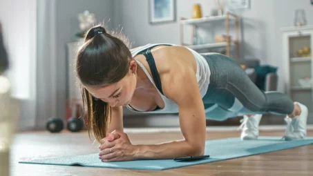 Fitness à la maison : 8 exercices pour rester en forme sans équipement