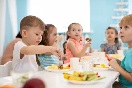 Pourquoi y a-t-il encore du saucisson à la cantine, alors qu’il est fortement déconseillé pour les jeunes enfants ?