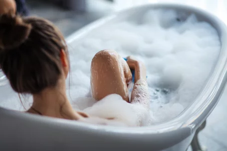 Est-il mauvais de rester dans son bain trop longtemps ?