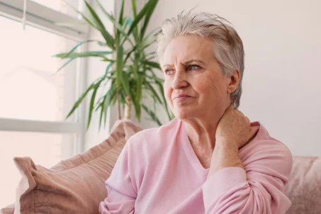 J'ai souvent mal au cou, que faire ? Stratégies pour soulager et prévenir les douleurs cervicales