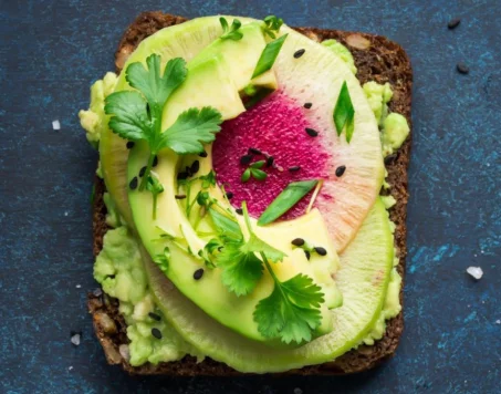 Recette d'avocado toast au radis