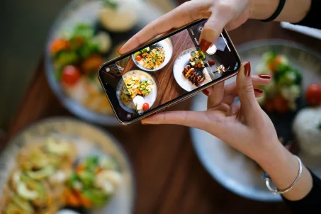 Food shaming : c'est quoi cette tendance qui consiste à faire culpabiliser les gens sur ce qu'ils mangent ?