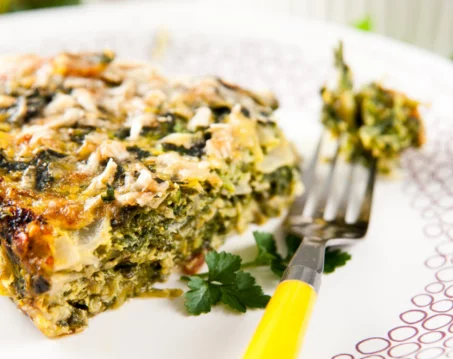 Recette de quiche sans pâte truite et asperges⁣