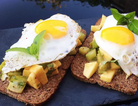 Recette de Tartine avocat oeufs