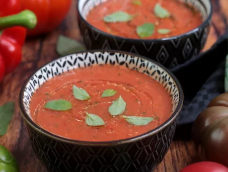 Recette de Gazpacho poivron, tomate, basilic