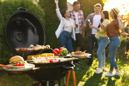 Astuce barbecue : le légume surprenant qui rend votre grill impeccable – efficacité garantie !