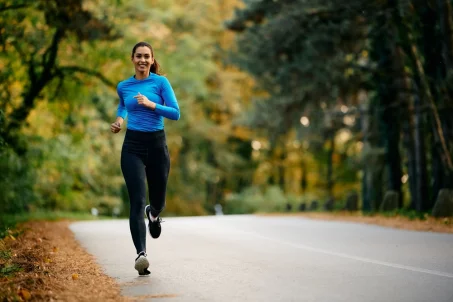 Cette activité de saison fait brûler autant de calories qu'un footing (et non, ce n’est pas un sport) !