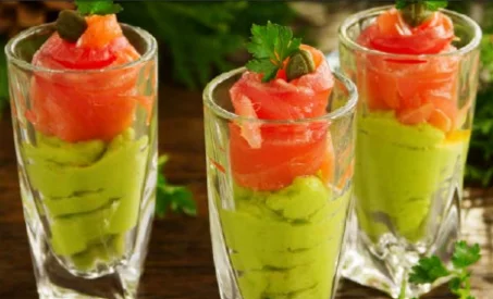 Recette de Verrines de mousse d’avocat et saumon fumé 