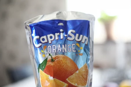 Une « bombe de sucre » : découvrez les ingrédients qui se cachent dans le jus Capri-Sun, la boisson préférée des enfants !