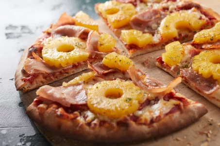 Recette de Pizza légère ananas, jambon et mozzarella 