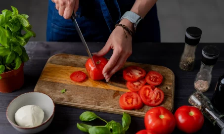 La recette du burger de tomate, un incontournable de l'été à tester d'urgence !