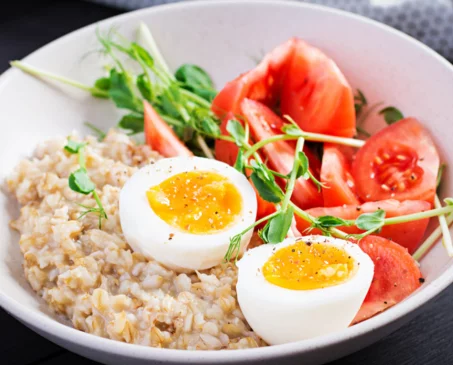 Recette de Porridge salé oeuf et tomate 