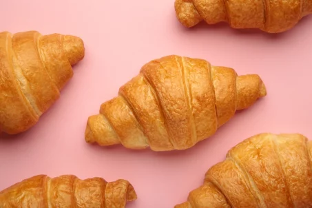 Flat croissant : quelle est cette nouvelle viennoiserie qui cartonne sur les réseaux sociaux ?