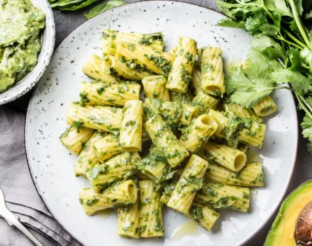 Recette de Pâtes au pesto d'avocat 