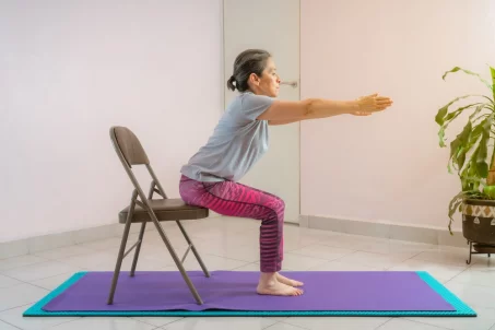 5 exercices de gainage à faire assis sur une chaise