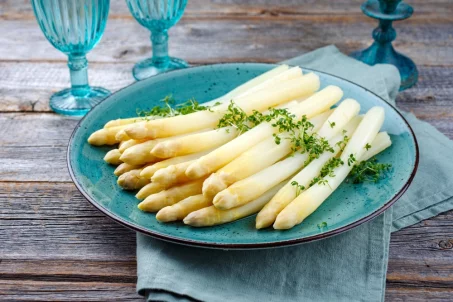 Tout savoir sur l'asperge blanche : bienfaits, saison, valeurs nutritionnelles et recettes