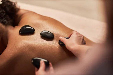 Les bienfaits des massages aux pierres chaudes