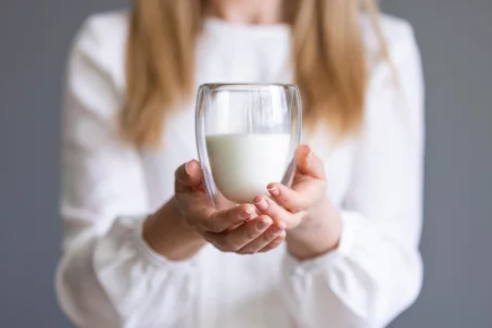 Pourquoi ai-je plus de mal à digérer le lait en vieillissant ?