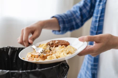 Gaspillage alimentaire : découvrez la quantité de nourriture jetée par les Français chaque semaine (c’est aberrant) !