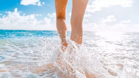 La marche active dans l’eau brûle-t-elle les graisses ?