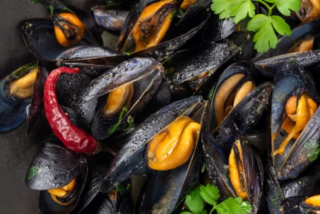 Comment bien nettoyer des moules ?